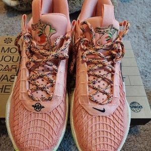 Nike Cosmic Unity sz 7y and 8.5 w